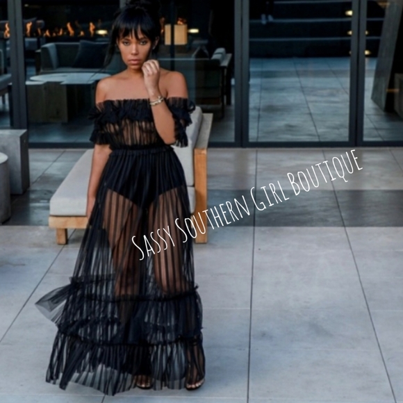 🆕⭐Black sheer mesh ruffle maxi dress - Picture 4 of 6